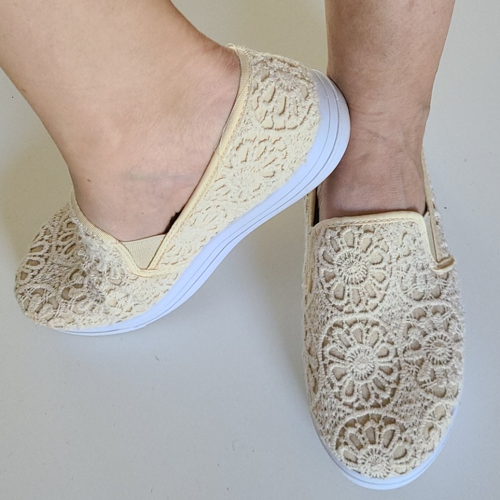 Sneakers - Picture 4 of 4